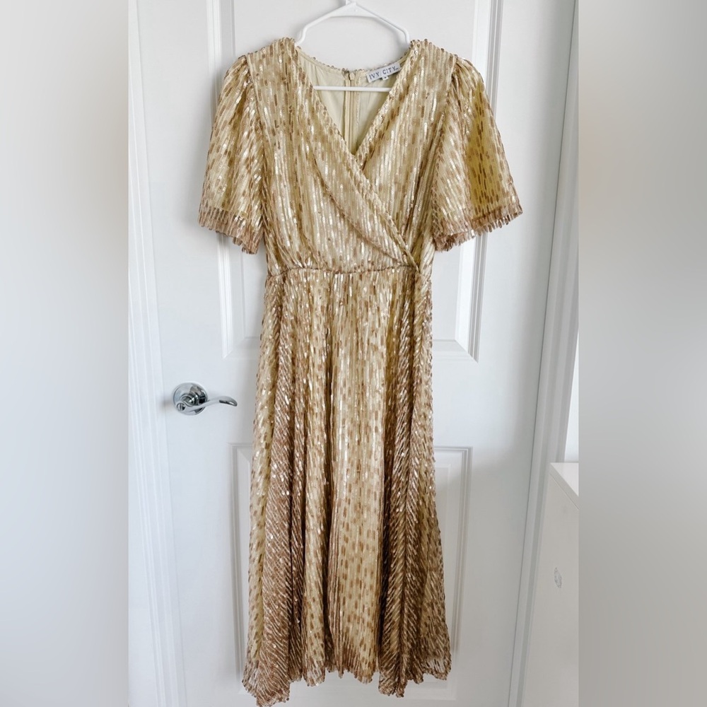 Ivy City Co Goldie wrap dress medium sequins gold Christmas holiday Glam NYE